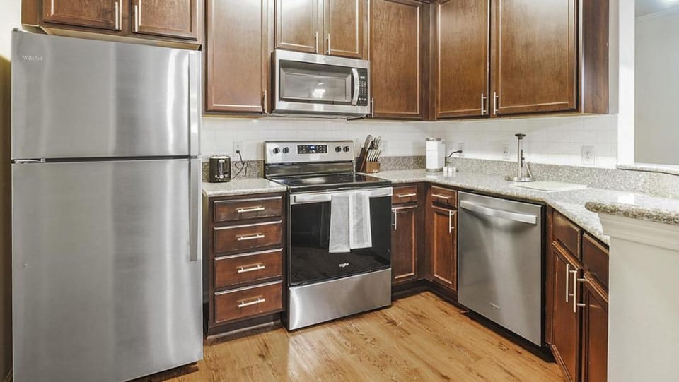 Landing Modern Apartment with Amazing Amenities (ID5391X59) Apartment in Huntsville