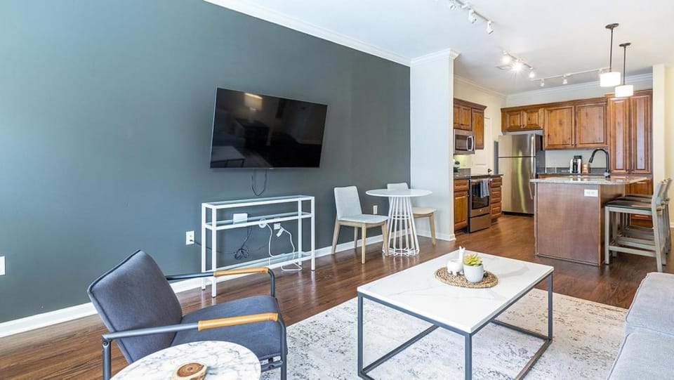 Landing Modern Apartment with Amazing Amenities (ID1193X0) Apartment in Overland Park