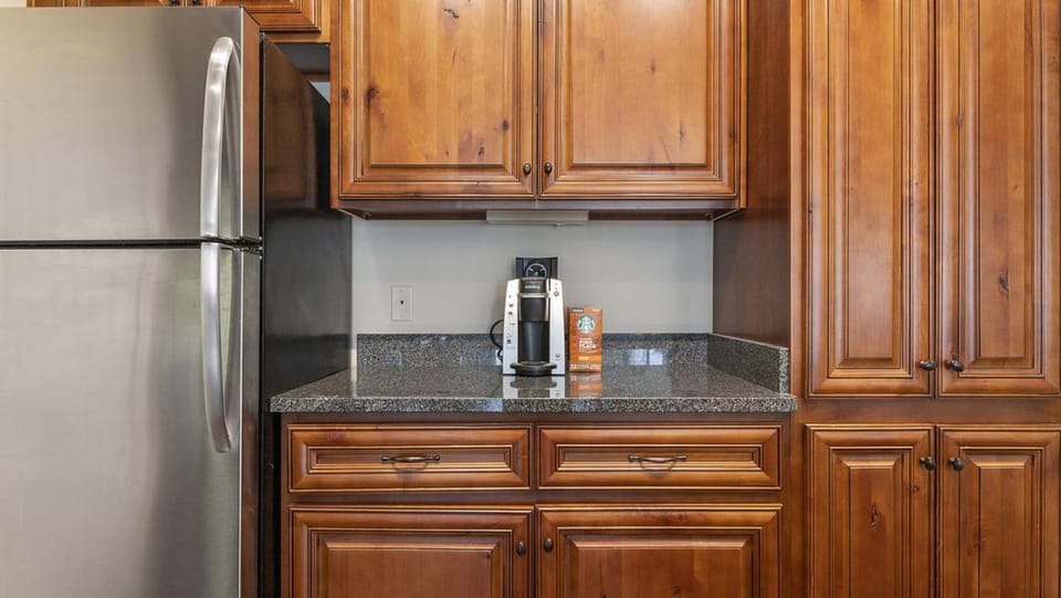 Landing Modern Apartment with Amazing Amenities (ID1193X0) Apartment in Overland Park
