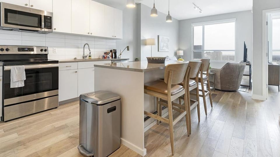 Landing Modern Apartment with Amazing Amenities (ID6981X71) Apartment in Warehouse District