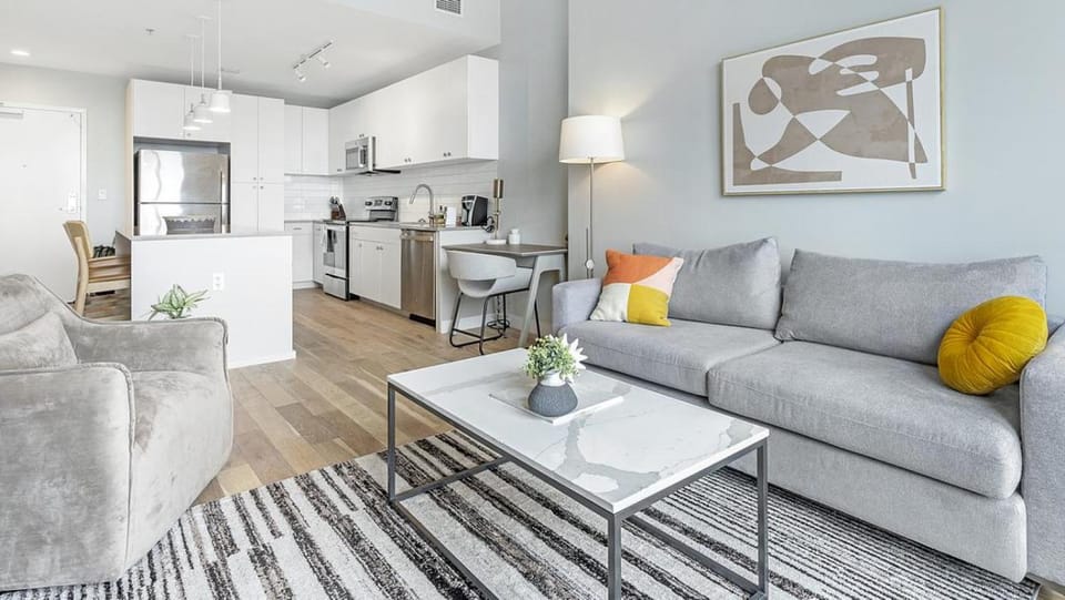 Landing Modern Apartment with Amazing Amenities (ID6981X71) Apartment in Warehouse District