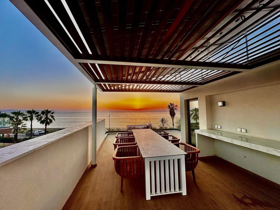Santa Barbara Seafront villas w jacuzzi pool Villa in Paphos District
