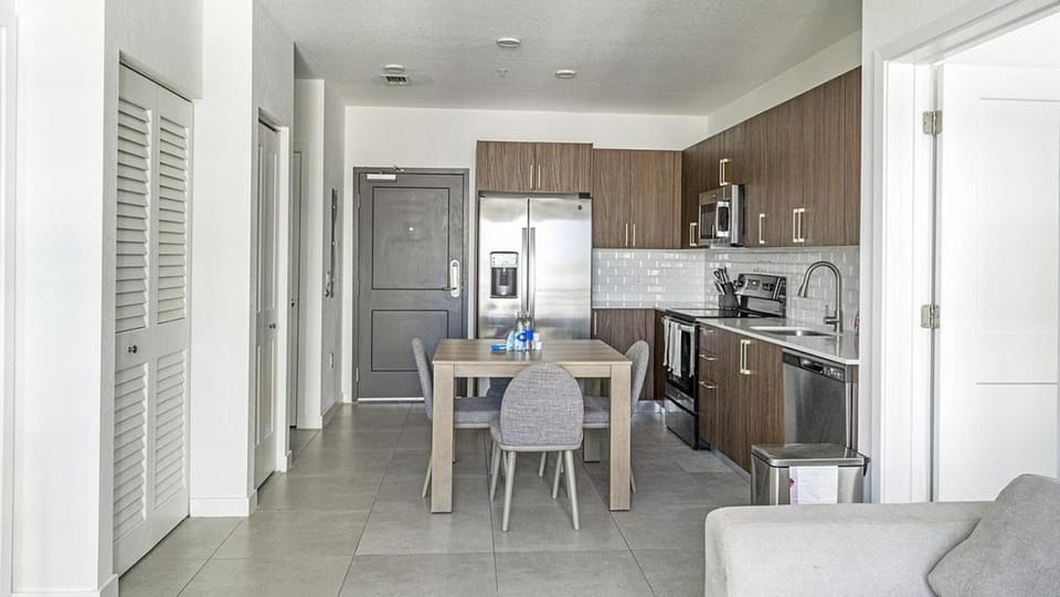 Landing Modern Apartment with Amazing Amenities (ID1402X307) Apartment in Miami