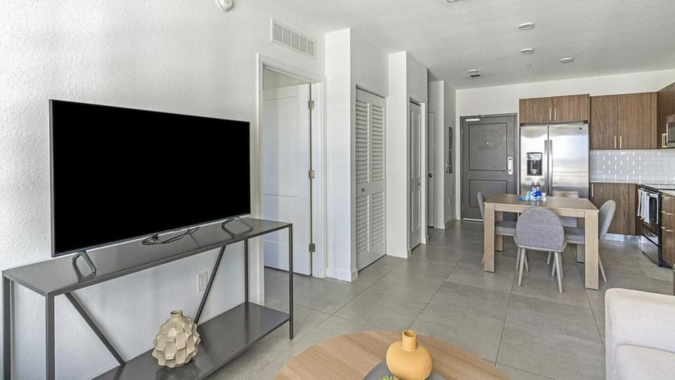 Landing Modern Apartment with Amazing Amenities (ID1402X307) Apartment in Miami