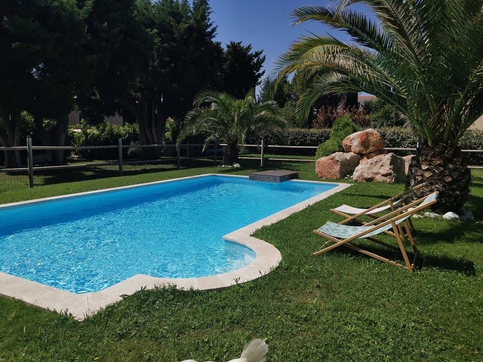 Spring, Day, Natural landscape, Garden, Garden view, Pool view, Swimming pool, sunbed