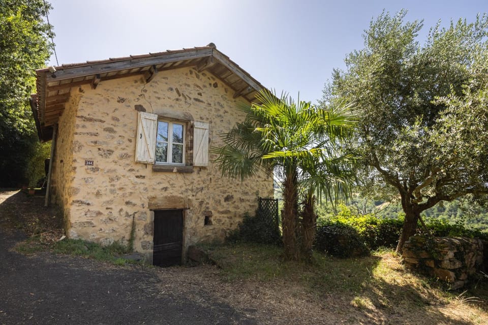 Maison En Pierres Proche Agnac House in Auvergne-Rhône-Alpes
