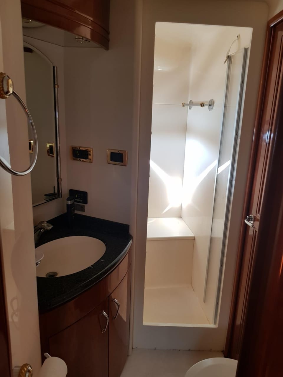 Top Luxury Exclusive Fully air conditioned 3bdr Yacht Docked boat in Eilat
