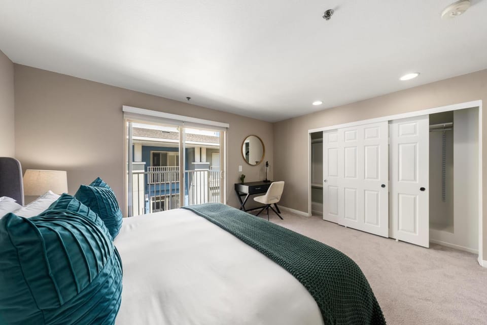 Bed, Photo of the whole room, wardrobe