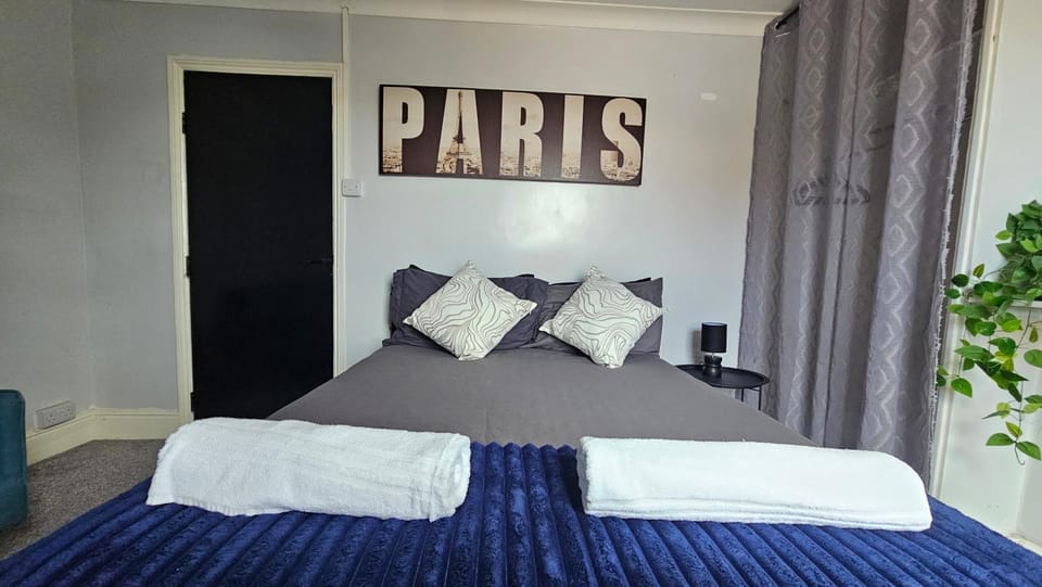 Entire 3 bed house in Gloucester House in Gloucester