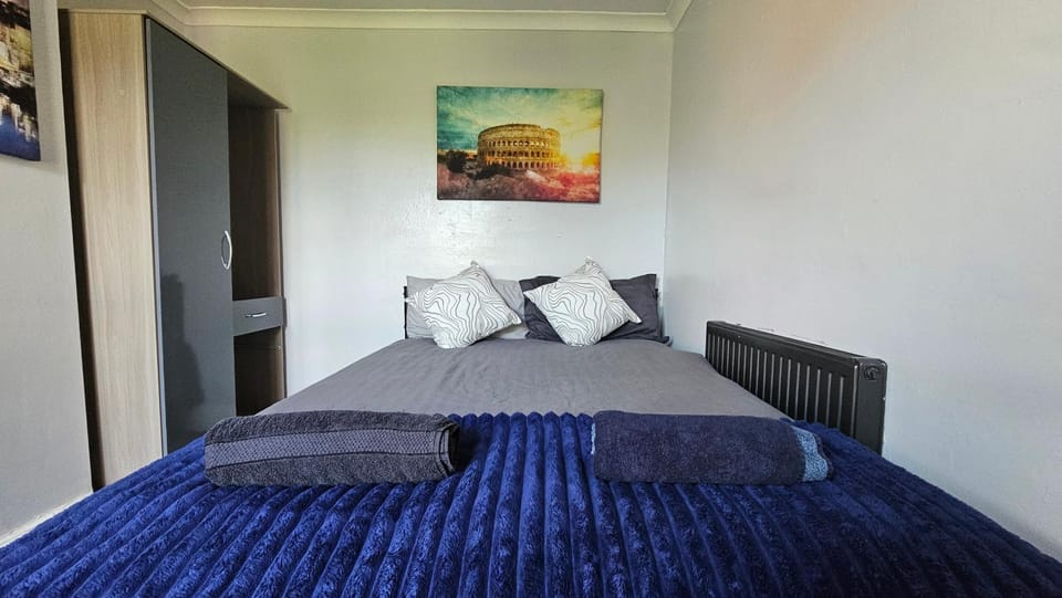 Entire 3 bed house in Gloucester House in Gloucester