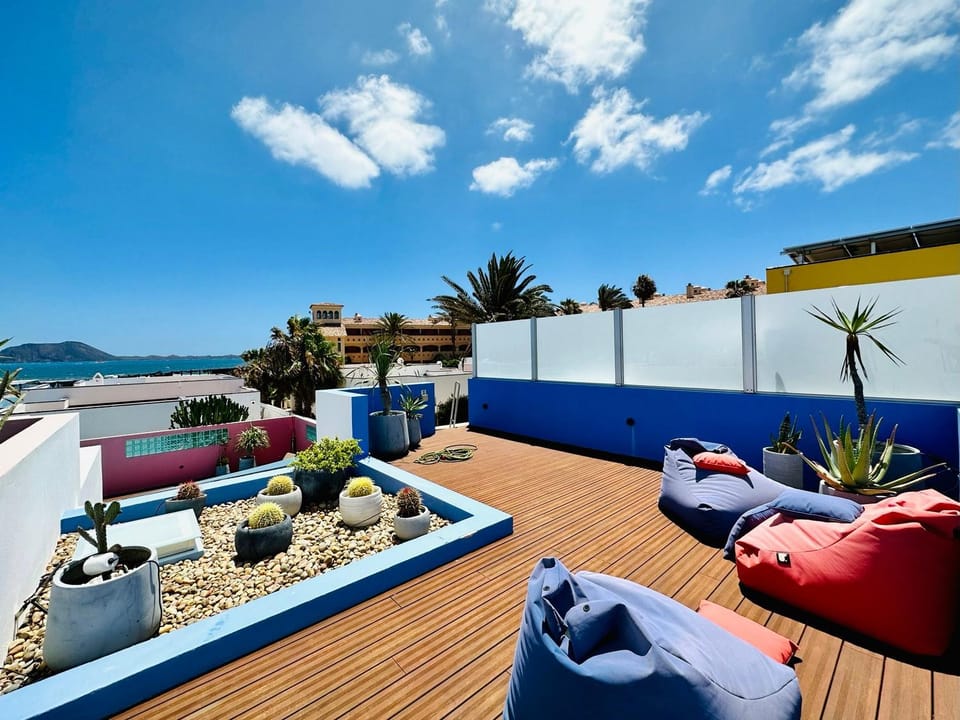 Property building, Balcony/Terrace, Living room