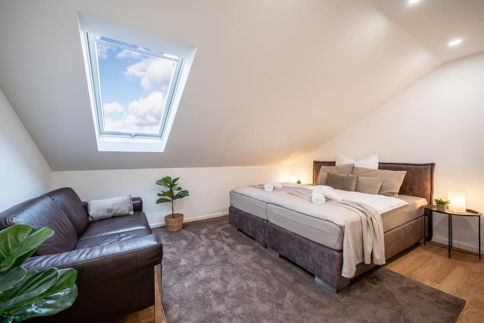 Photo of the whole room, Seating area, Bedroom