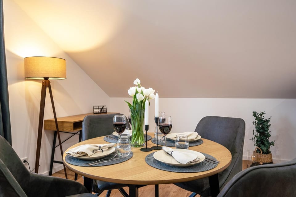 Living room, Food and drinks, Dining area, Food