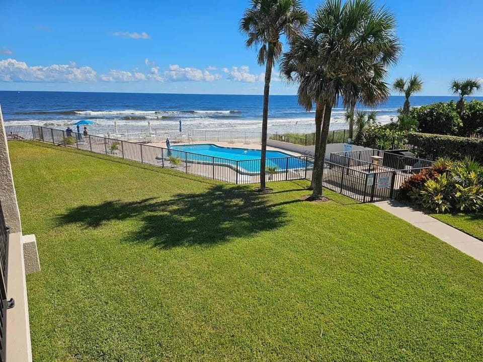 Gorgeous Beach Front Condo Near Flagler Ave - 701 Apartment in New Smyrna Beach