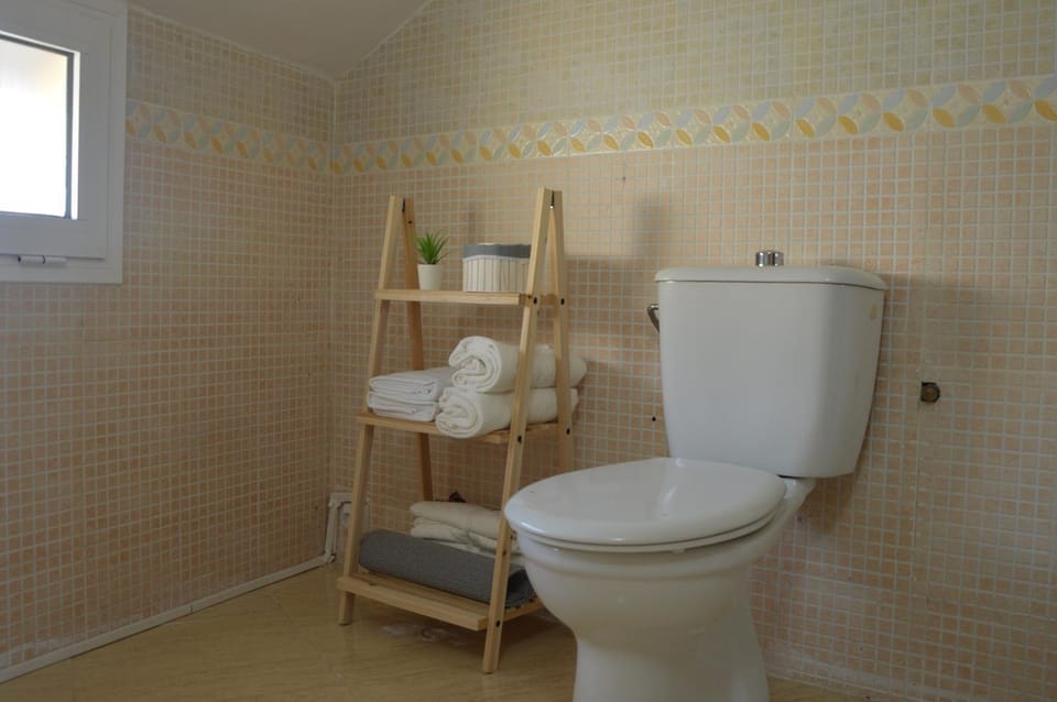 Toilet, Bathroom, towels