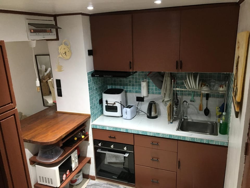 Coffee/tea facilities, Kitchen or kitchenette, oven, toaster