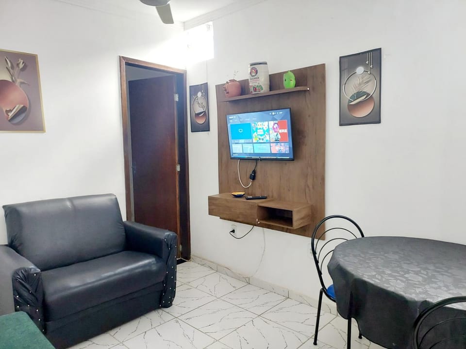 Communal lounge/ TV room, TV and multimedia, Living room, Seating area, Dining area