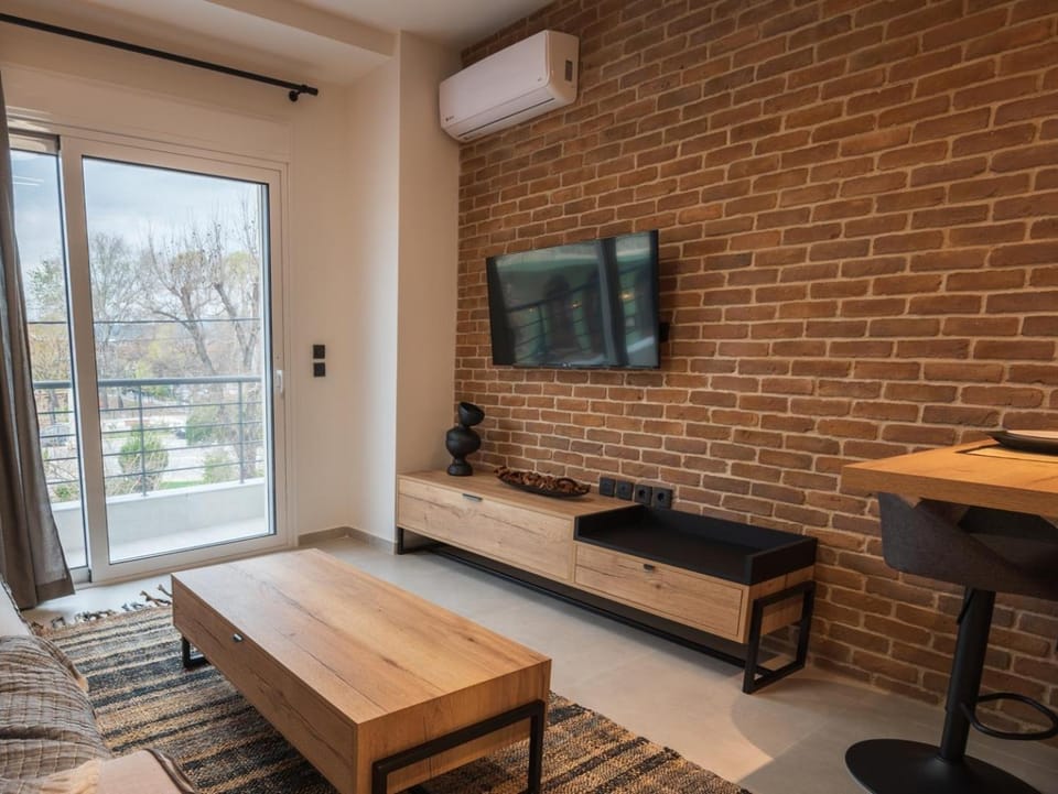 Living room, Seating area, Dining area, air conditioner