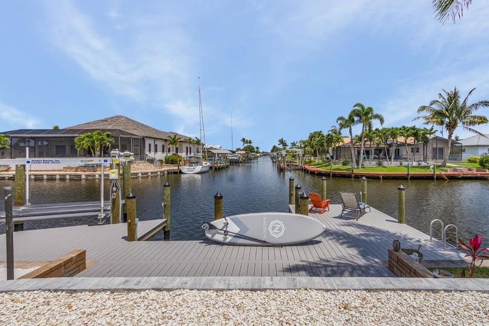 Gulf Access, Beautiful Water Views, Paddle Board, Heated Pool - Villa Manhattan - Roelens House in Cape Coral