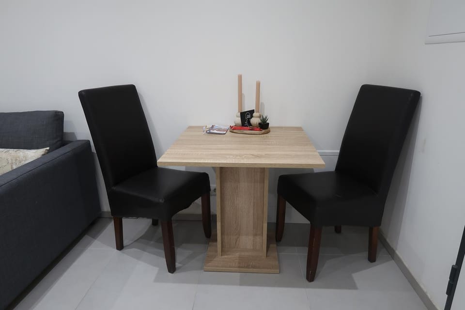 Seating area, Dining area