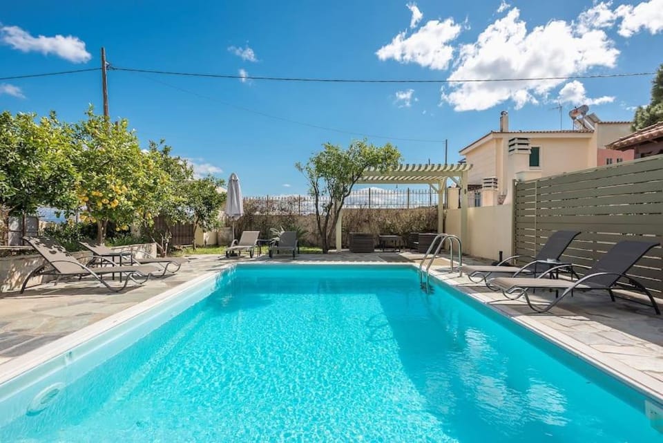 Διαμέρισμα με πισίνα στην Αρτέμιδα Apartment in East Attica Regional Unit, Greece