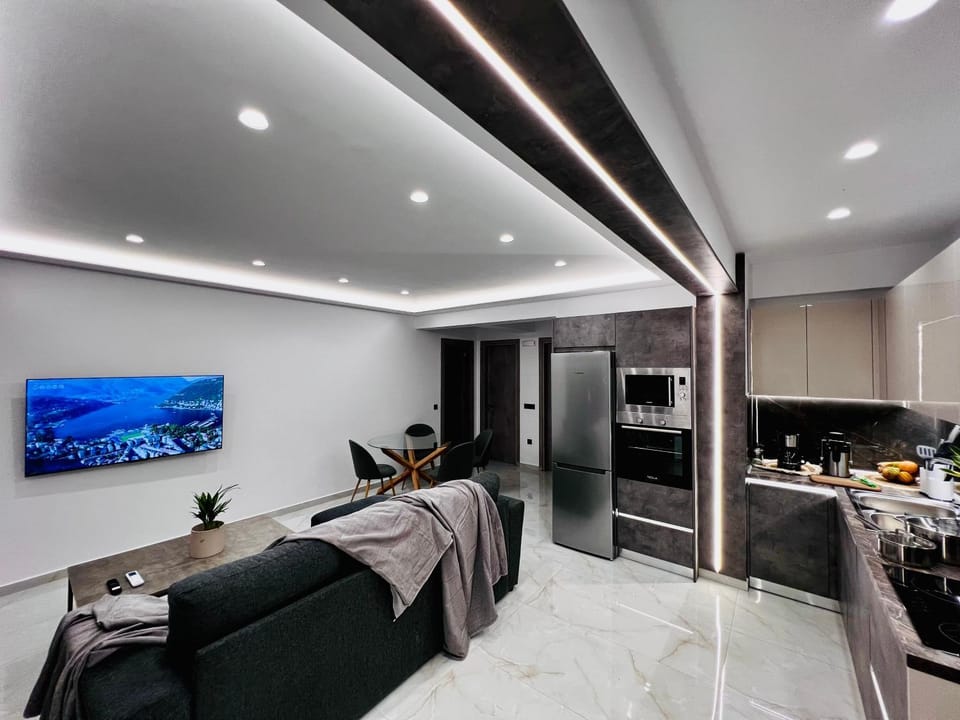 Luxury suite, private pool swimming spa ODYSSEA BEACH Apartment in Kremasti