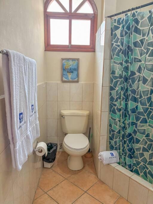 Toilet, towels