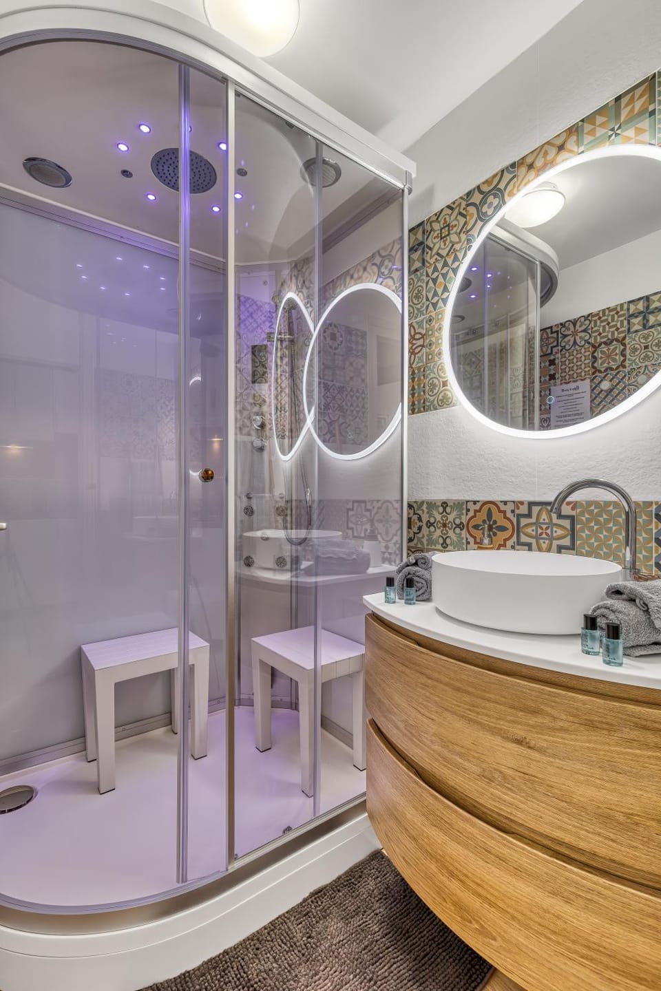Shower, Steam room, Bathroom, Spa and wellness centre/facilities, towels