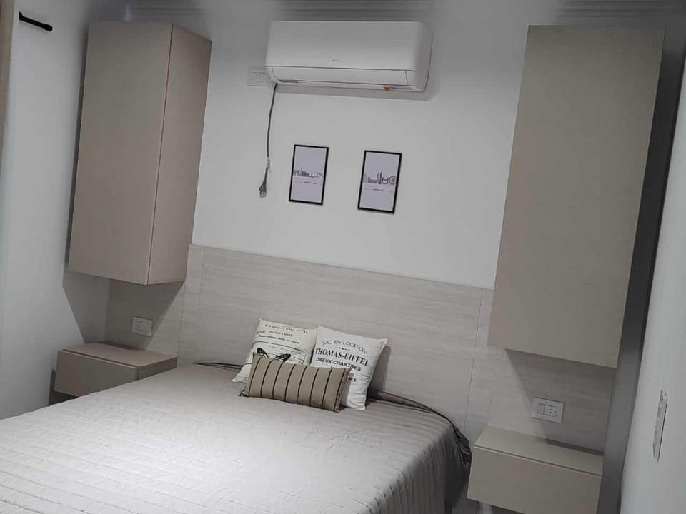 Bed, Photo of the whole room, Bedroom, air conditioner