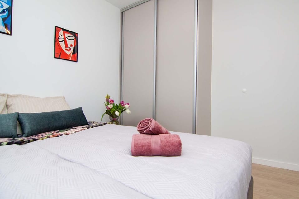 Bed, Other, Other, Other, Photo of the whole room, Seating area, Bedroom, towels, towels, wardrobe
