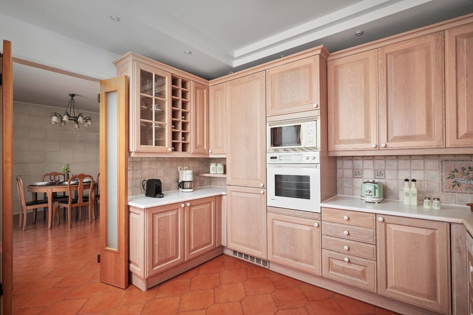 Kitchen or kitchenette, Dining area, minibar, pet friendly, stove, toaster