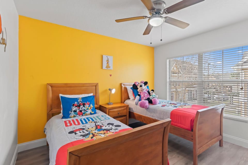 Bedroom, fireplace