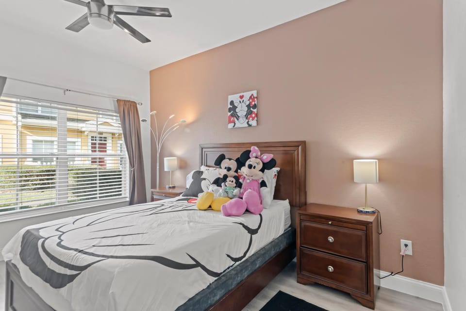 Bed, Bedroom, fireplace