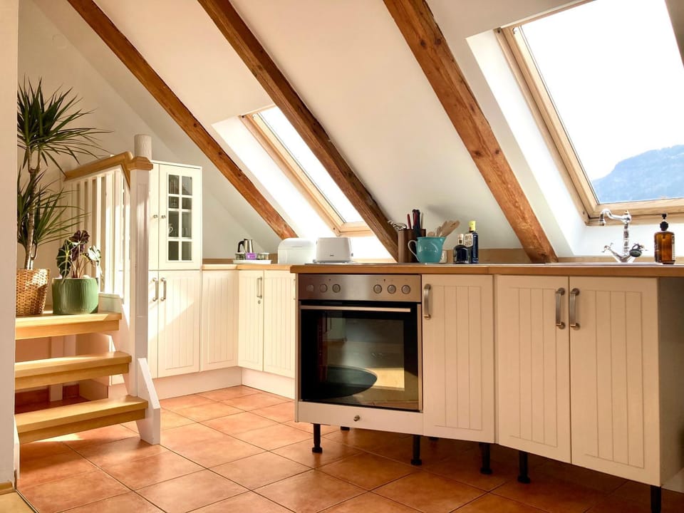 Kitchen or kitchenette, pet friendly, stove