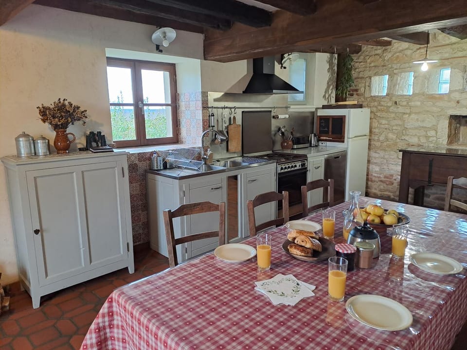 Kitchen or kitchenette, minibar, pet friendly, stove, toaster