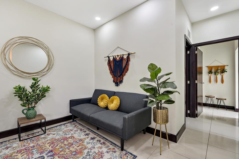 Pura vida charm, canopy views, block from beach Apartment hotel in Tamarindo