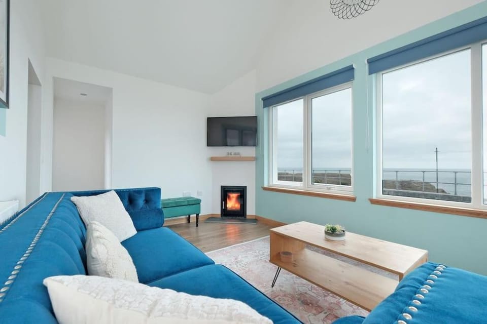 Cliff Top Cottage with Sea Views Apartment in Portknockie