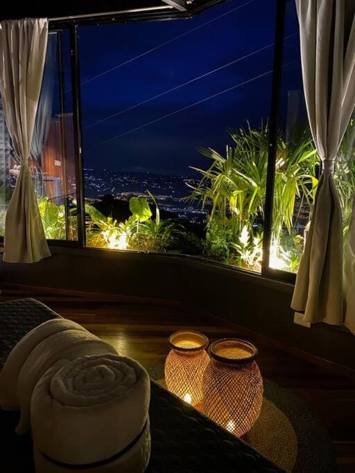 Photo of the whole room, City view