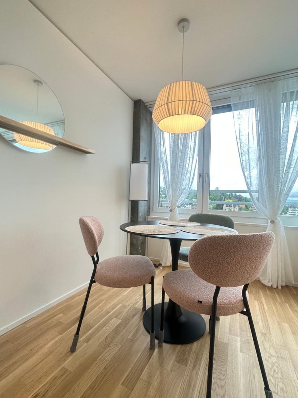 Seating area, Dining area