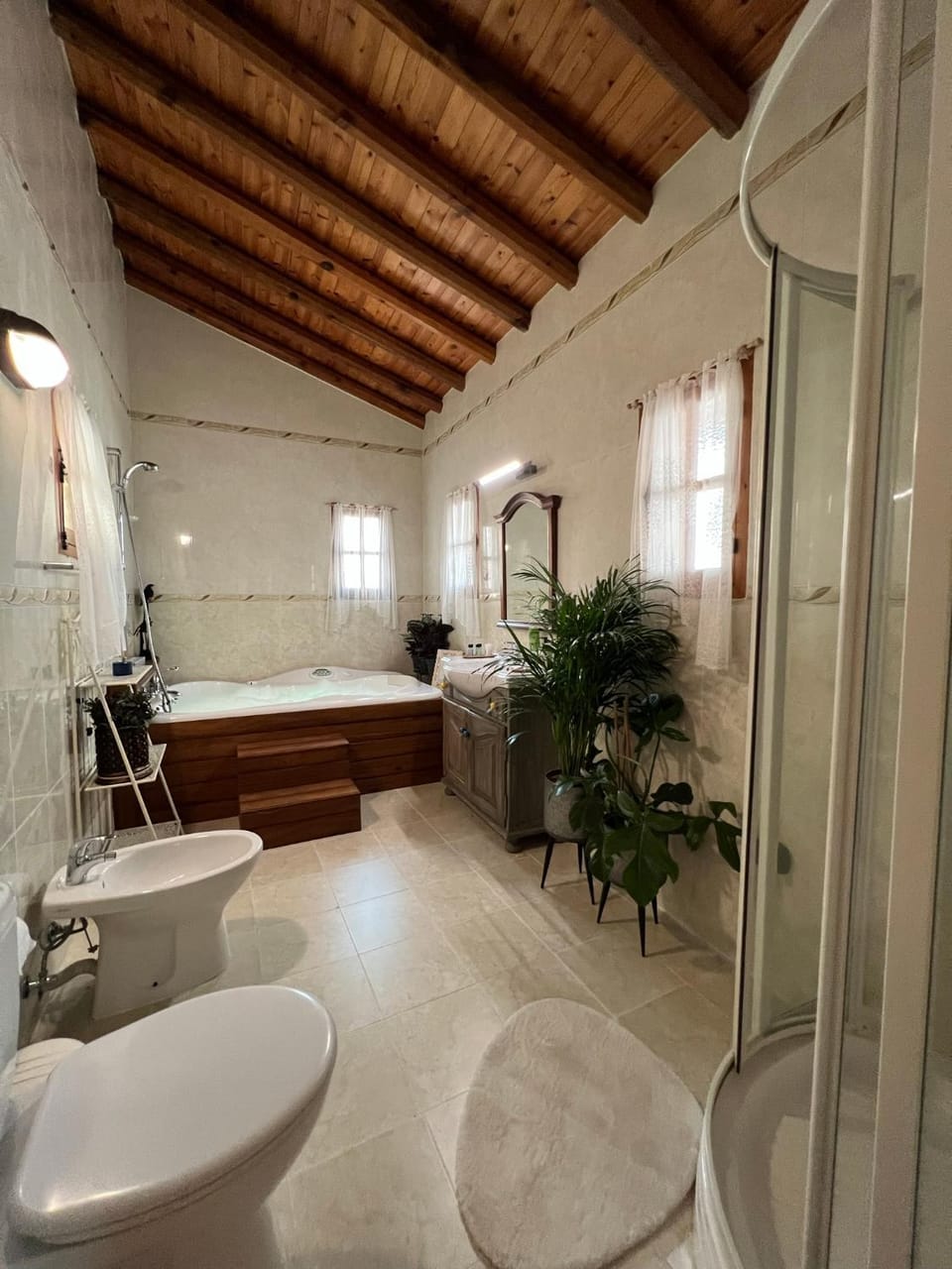 Property building, Hot Tub