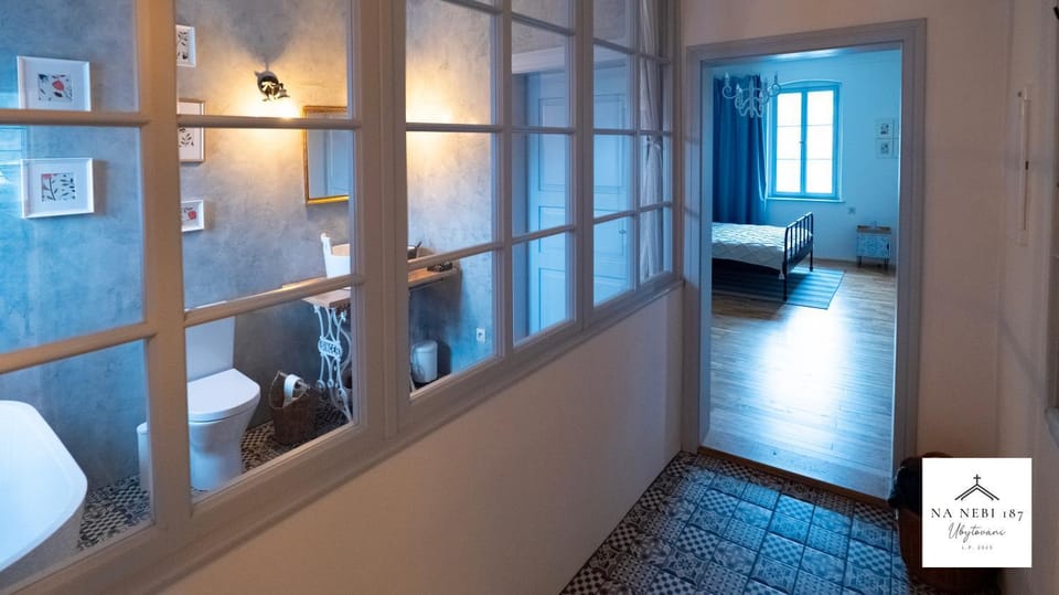 Bed, Bathroom, Photo of the whole room, Bedroom