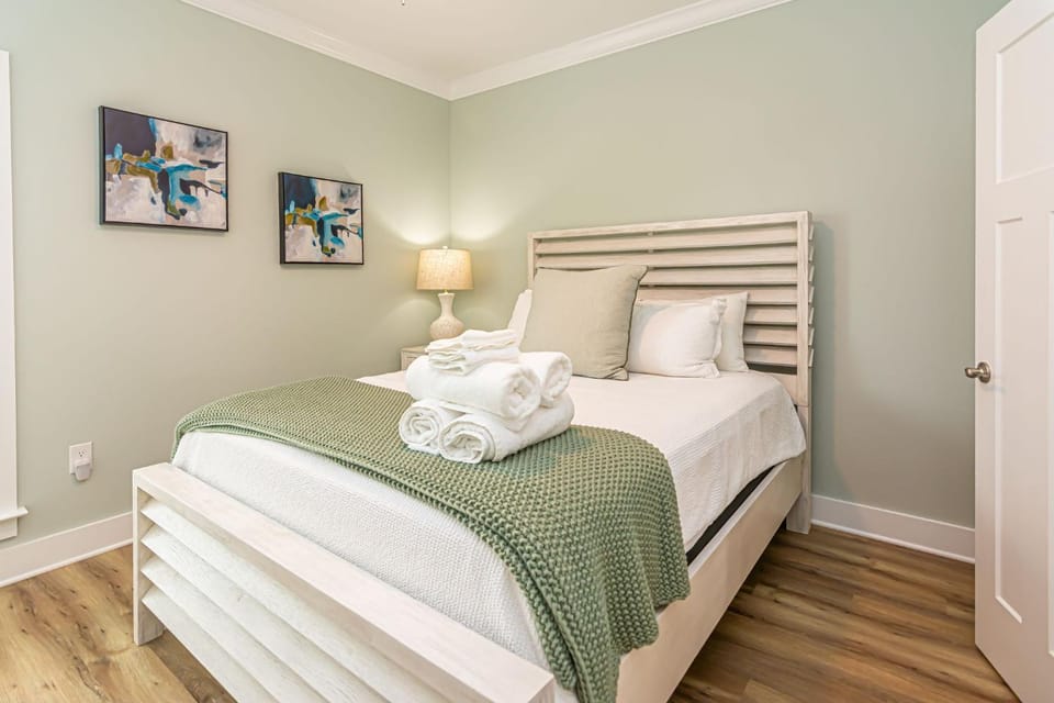 Bed, Decorative detail, Bedroom