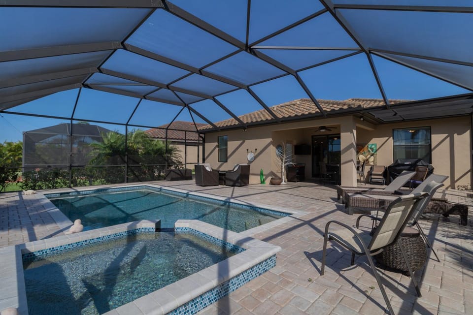 128 Sweet Tree! Lakeside home with private pool located in River Strand Golf & CC House in Tampa Bay
