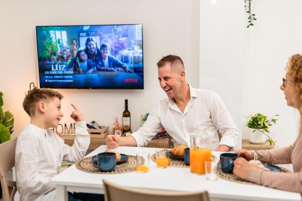 People, TV and multimedia, Dining area, Family