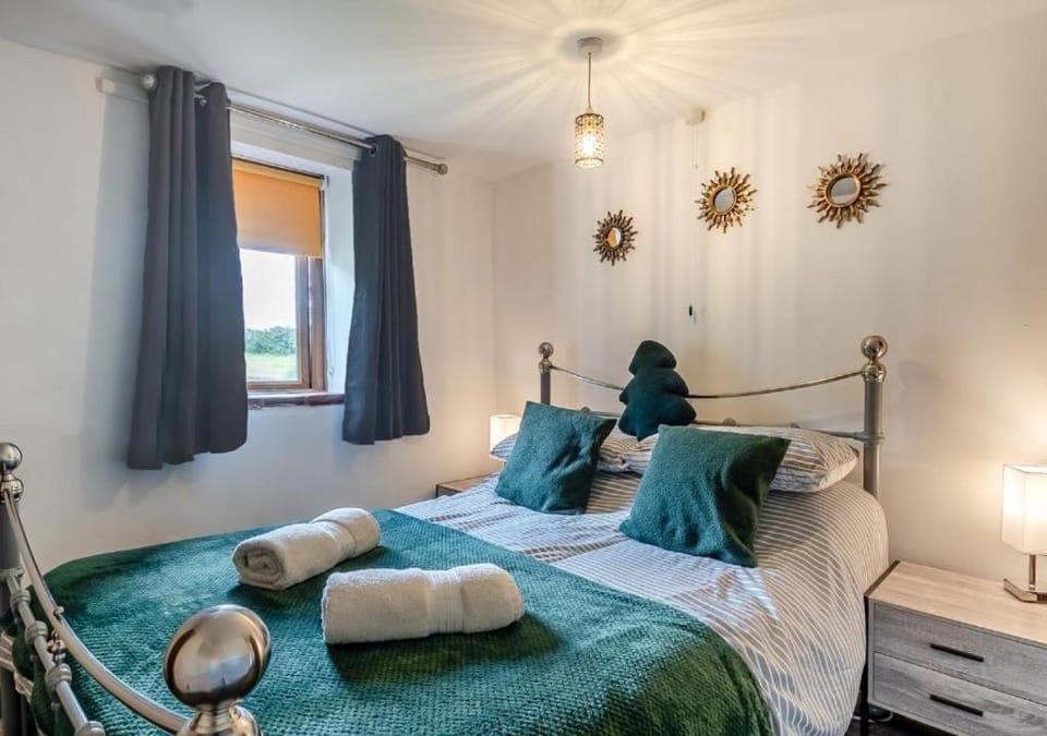 The Ducks - Gorgeous Norfolk Upside down Cottage - with Lazy Spa Apartment in Breckland District