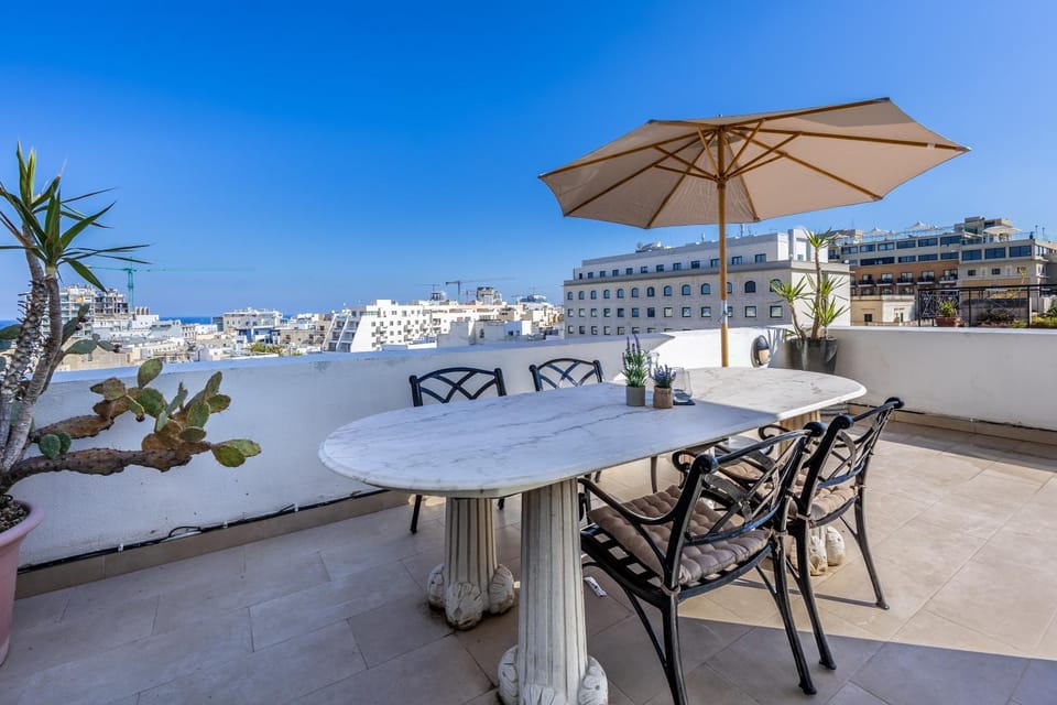 Day, Natural landscape, View (from property/room), Balcony/Terrace, Seating area, City view, Sea view