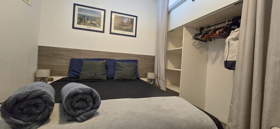 Bed, Decorative detail, Bedroom, wardrobe
