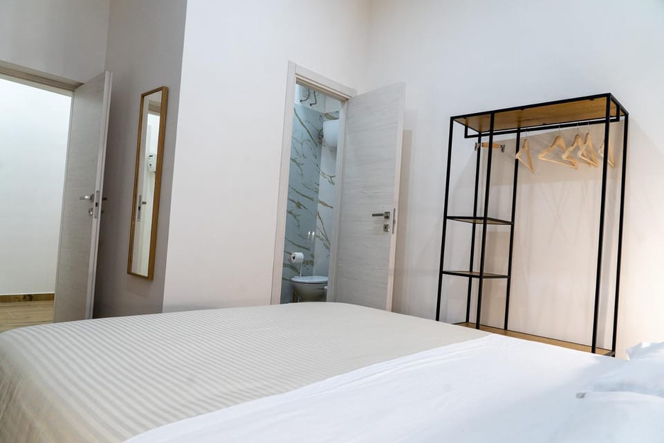 Shower, Bed, Bathroom, Photo of the whole room, Bedroom, wardrobe