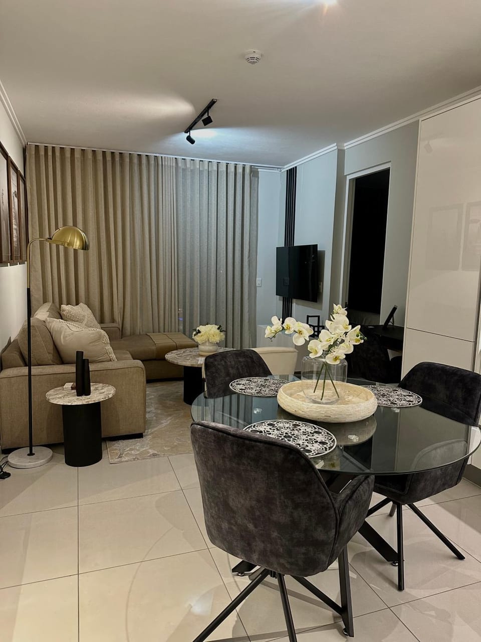 Living room, Seating area, Dining area
