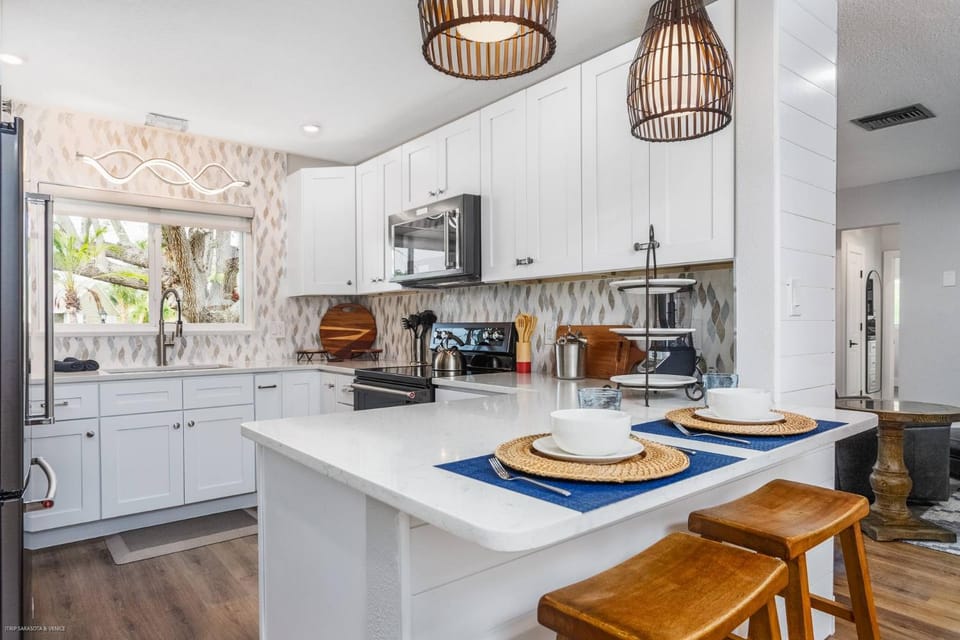Private Home 2 Miles from Siesta Key House in Gulf Gate Estates